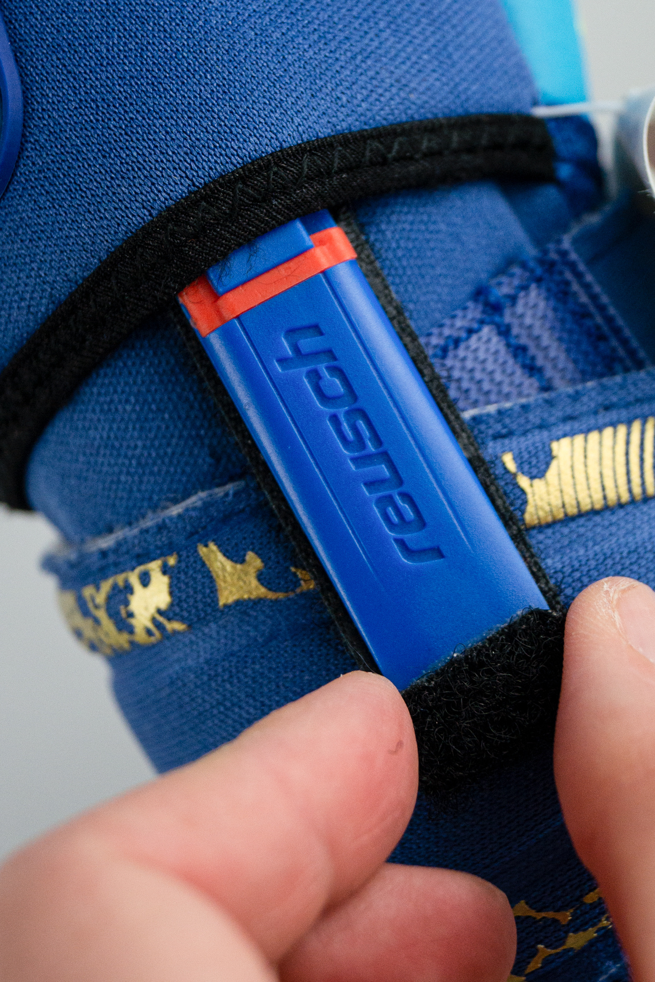 reusch attrakt aqua windproof