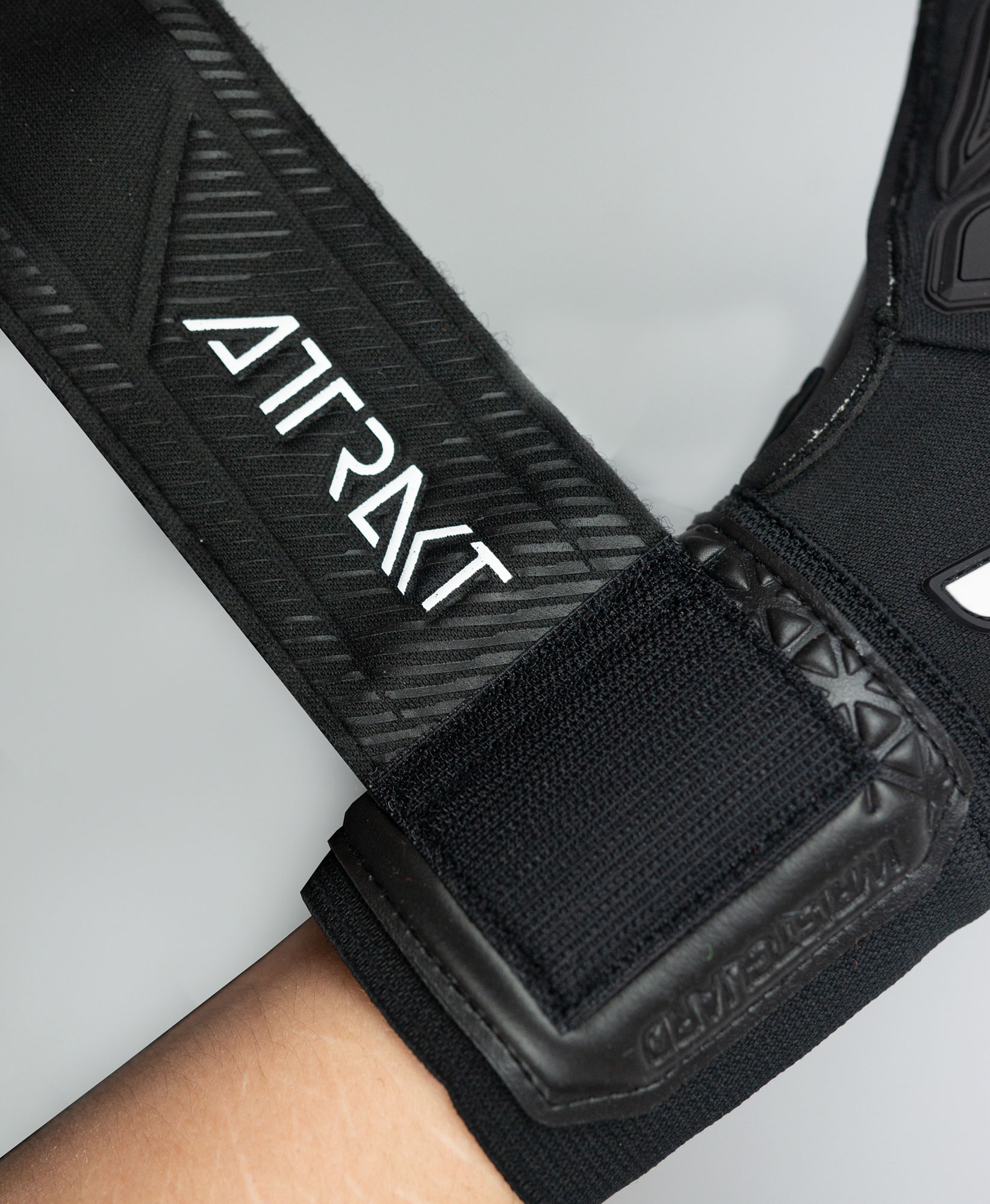 Reusch Attrakt Infinity Resistor– Găng Thủ Môn Bền Bỉ Cho Sân Nhân Tạo - View #4