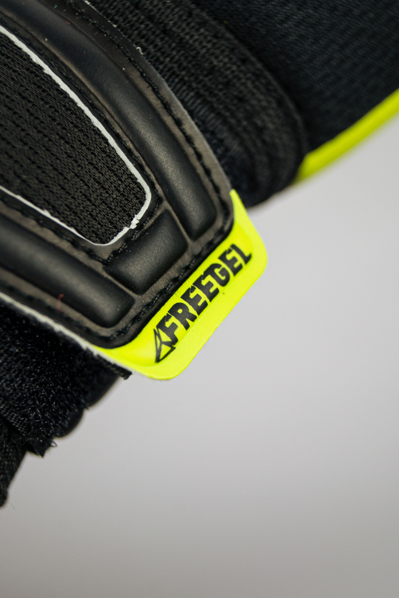 Reusch Attrakt Freegel Silver Torwarthandschuhe Kinder