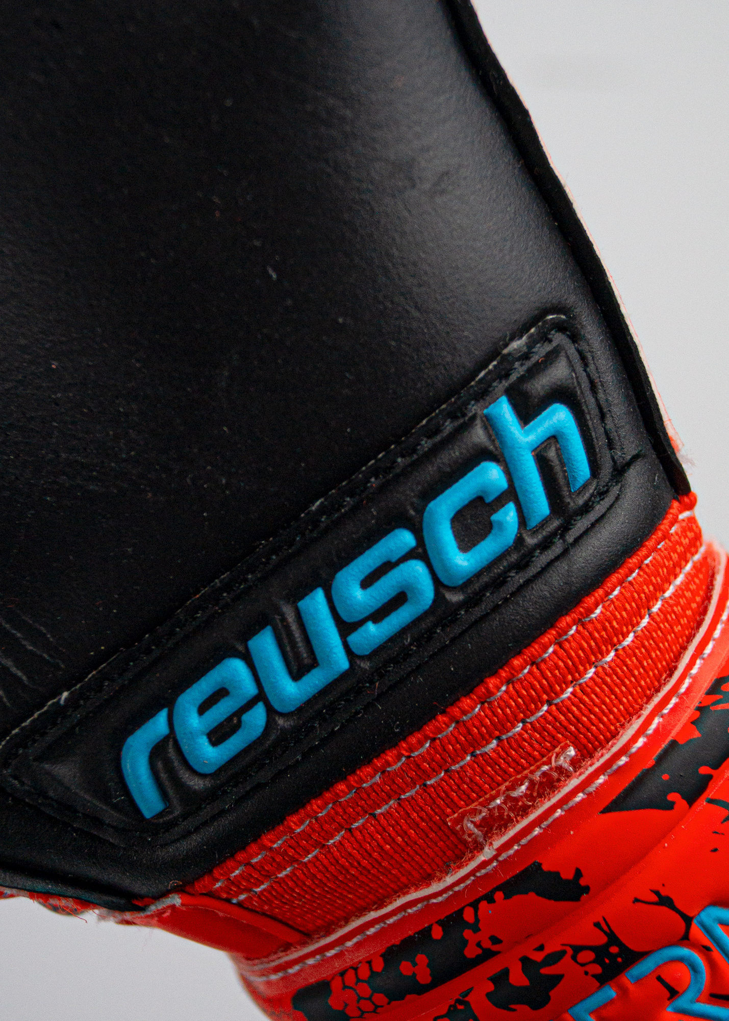 Reusch Attrakt Silver Junior - Guanti Da Calcio Per Bambini, Schiuma Morbida, Taglio Piatto, Terreno Naturale