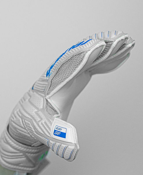 Reusch Attrakt Grip Finger Support 5270810 6016 60