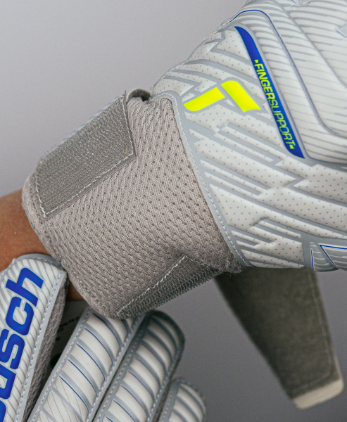 Reusch Attrakt Grip Finger Support Junior 5272810 