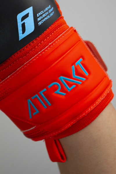 Reusch Attrakt Freegel Silver 5370235 3333 black r