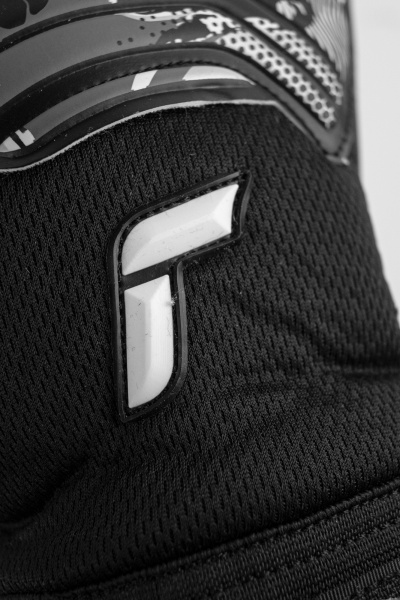 Reusch Attrakt Infinity 5370725 7700 black 3.jpg
