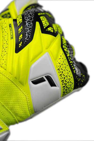 Reusch Attrakt Grip 5570815 2014 2014 3.jpg