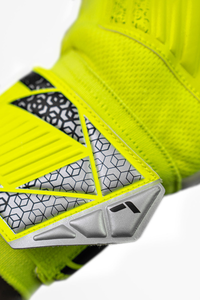 Reusch Attrakt Grip 5570815 2014 2014 4.jpg