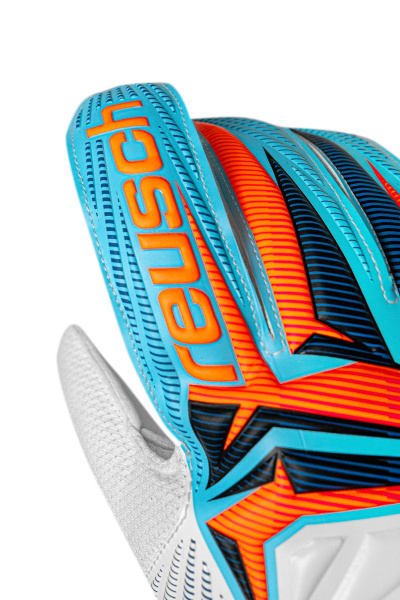 Reusch Attrakt Solid 5670515 1080 white 2.jpg