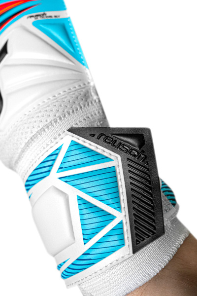 Reusch Attrakt Solid 5670515 1080 white 4.jpg