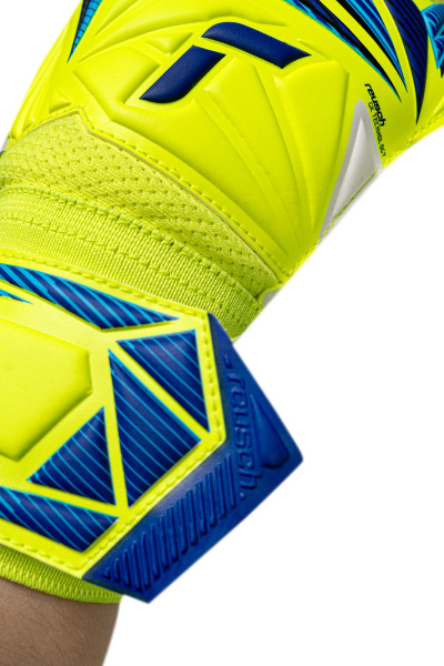 Reusch Attrakt Solid 5670515 2005 yellow 4.jpg