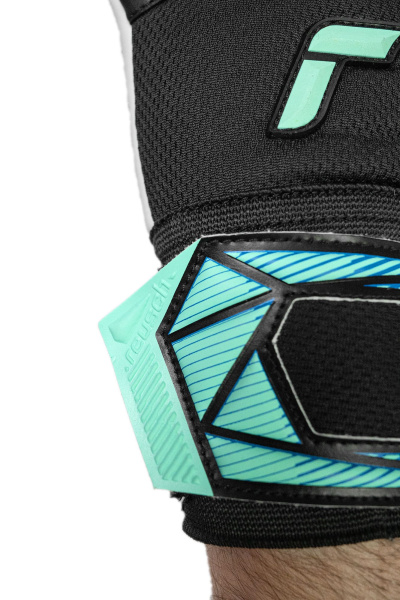 Reusch Attrakt RE:GRIP NC 5670535 7272 black 4.jpg