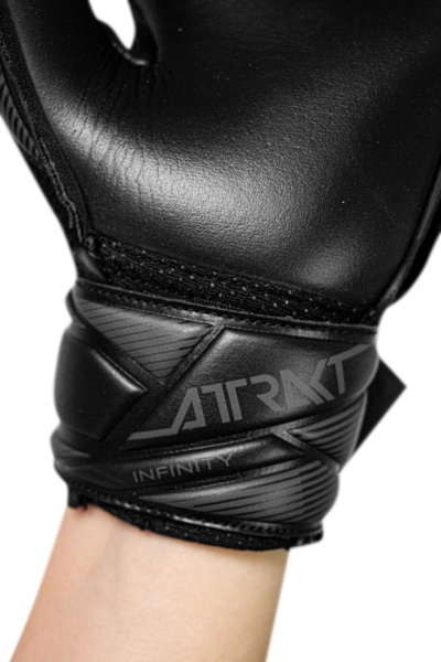 Reusch Attrakt Infinity Junior 5672715 7700 black 