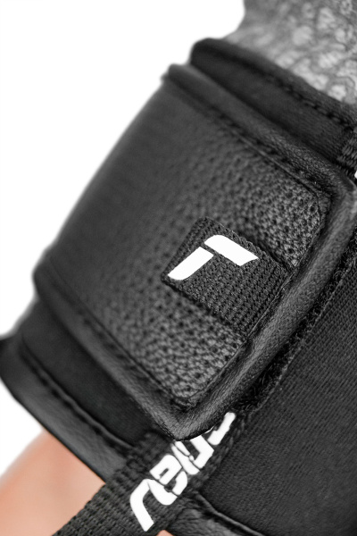 Reusch Marco Odermatt 6401111 7705 black 4.jpg